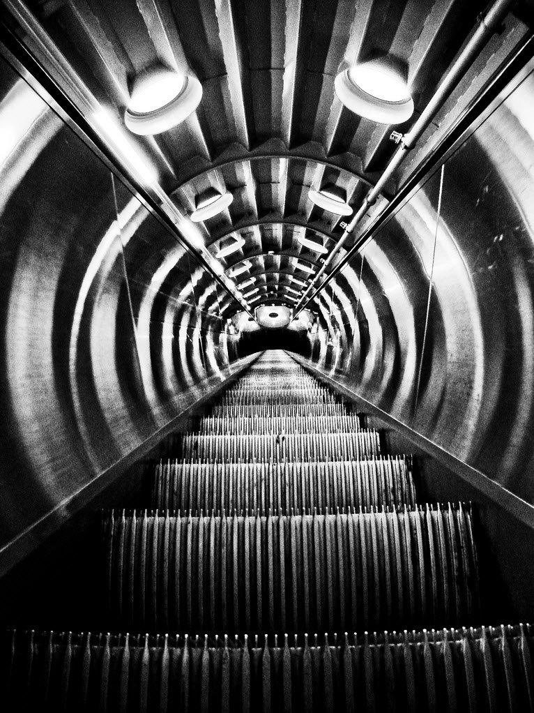 File:Escalator 2, Le Bon Marché 2013.jpg - Wikimedia Commons