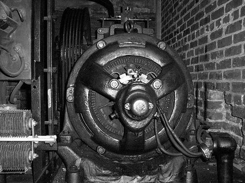  Geared Traction Machine 