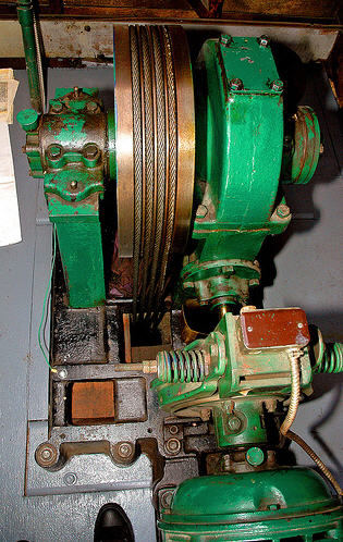  Geared Traction Machine 