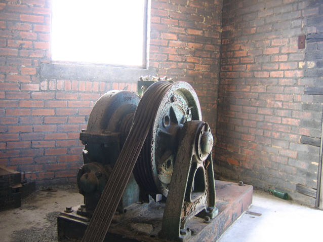  Geared Traction Machine 