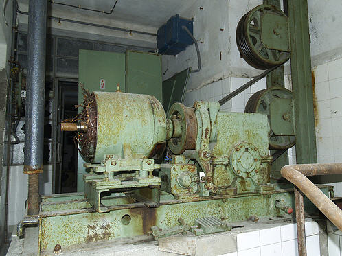  Geared Traction Machine 