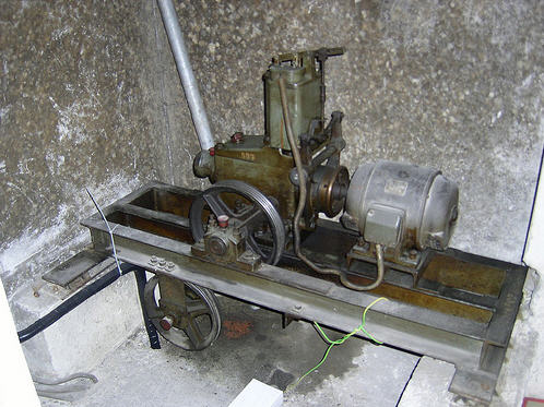  Geared Traction Machine 