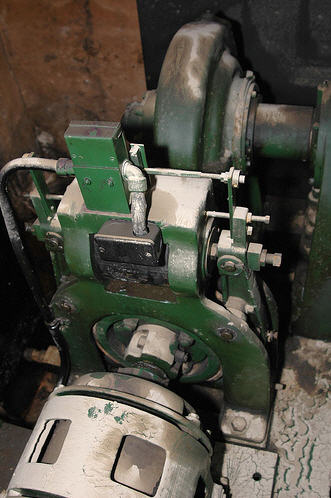  Geared Traction Machine 