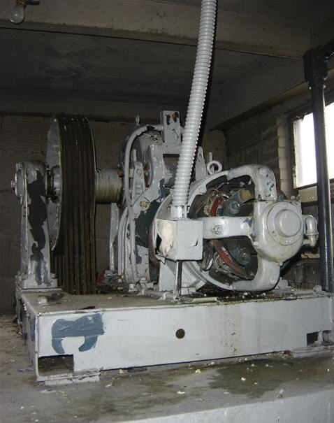  Geared Traction Machine 