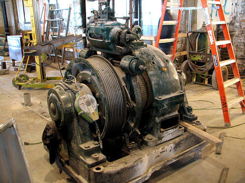  Gearless Traction Machine 