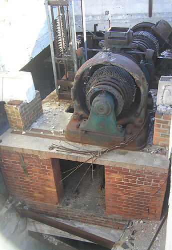  Gearless Traction Machine 