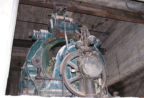  Gearless Traction Machine 