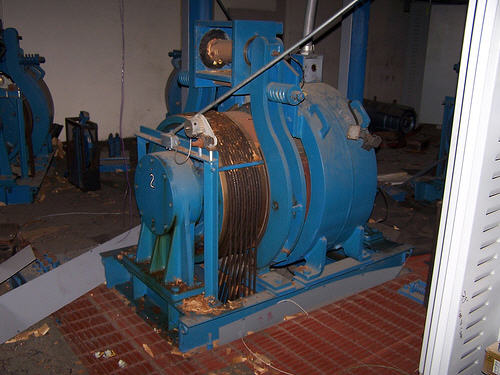  Gearless Traction Machine 